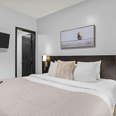 Outstanding Mountain Condo Waterslide And Hot Tub Managed By Little Sister Getaways Canmore Exterior photo