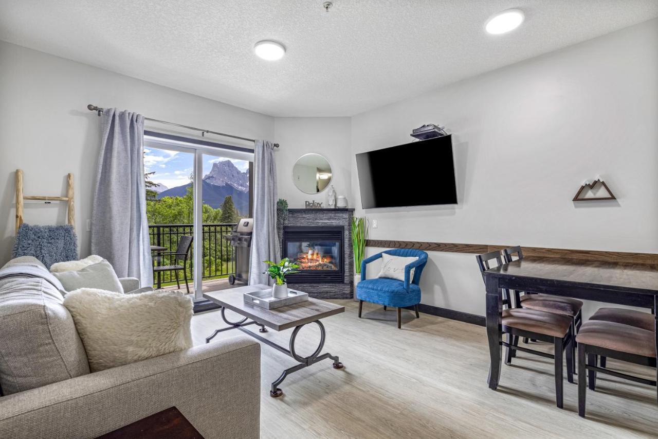 Outstanding Mountain Condo Waterslide And Hot Tub Managed By Little Sister Getaways Canmore Exterior photo