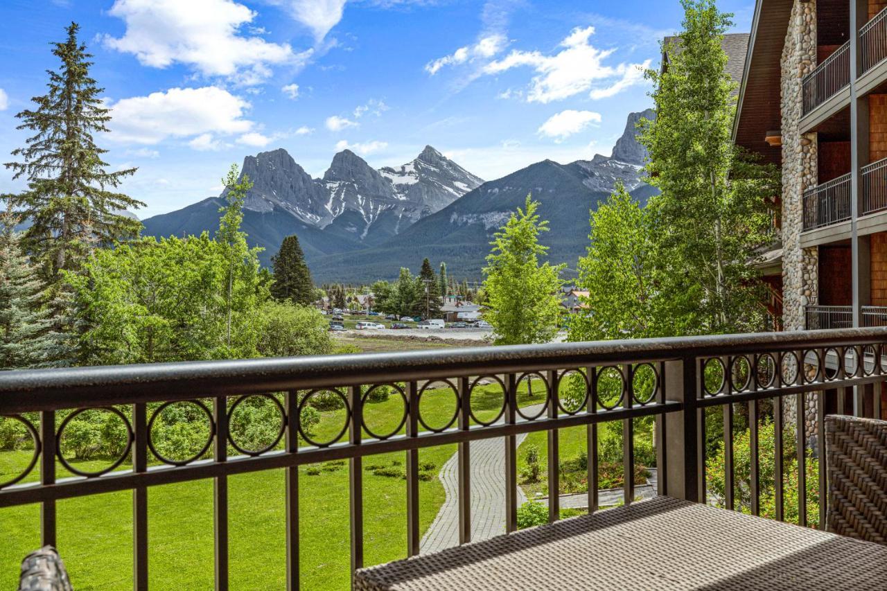 Outstanding Mountain Condo Waterslide And Hot Tub Managed By Little Sister Getaways Canmore Exterior photo