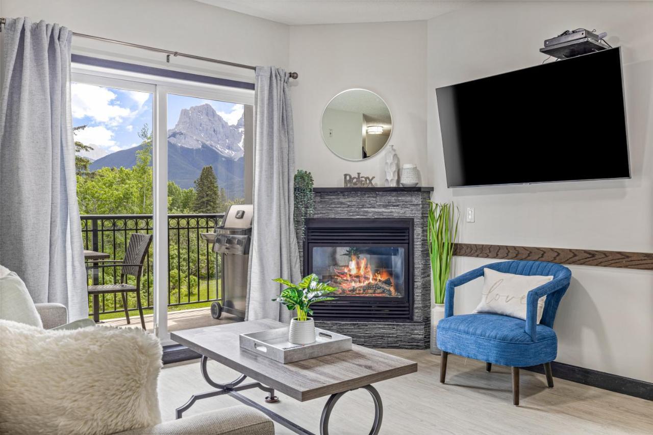 Outstanding Mountain Condo Waterslide And Hot Tub Managed By Little Sister Getaways Canmore Exterior photo