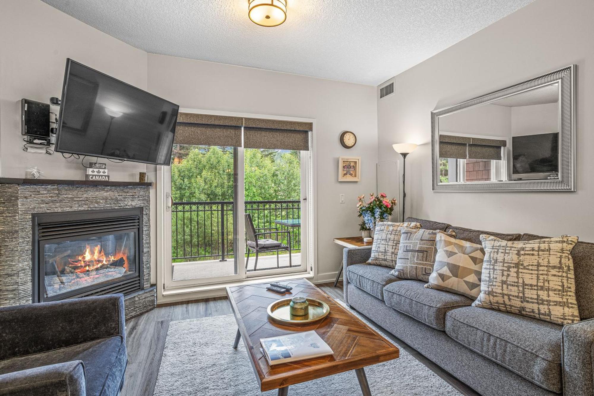 Outstanding Mountain Condo Waterslide And Hot Tub Managed By Little Sister Getaways Canmore Exterior photo