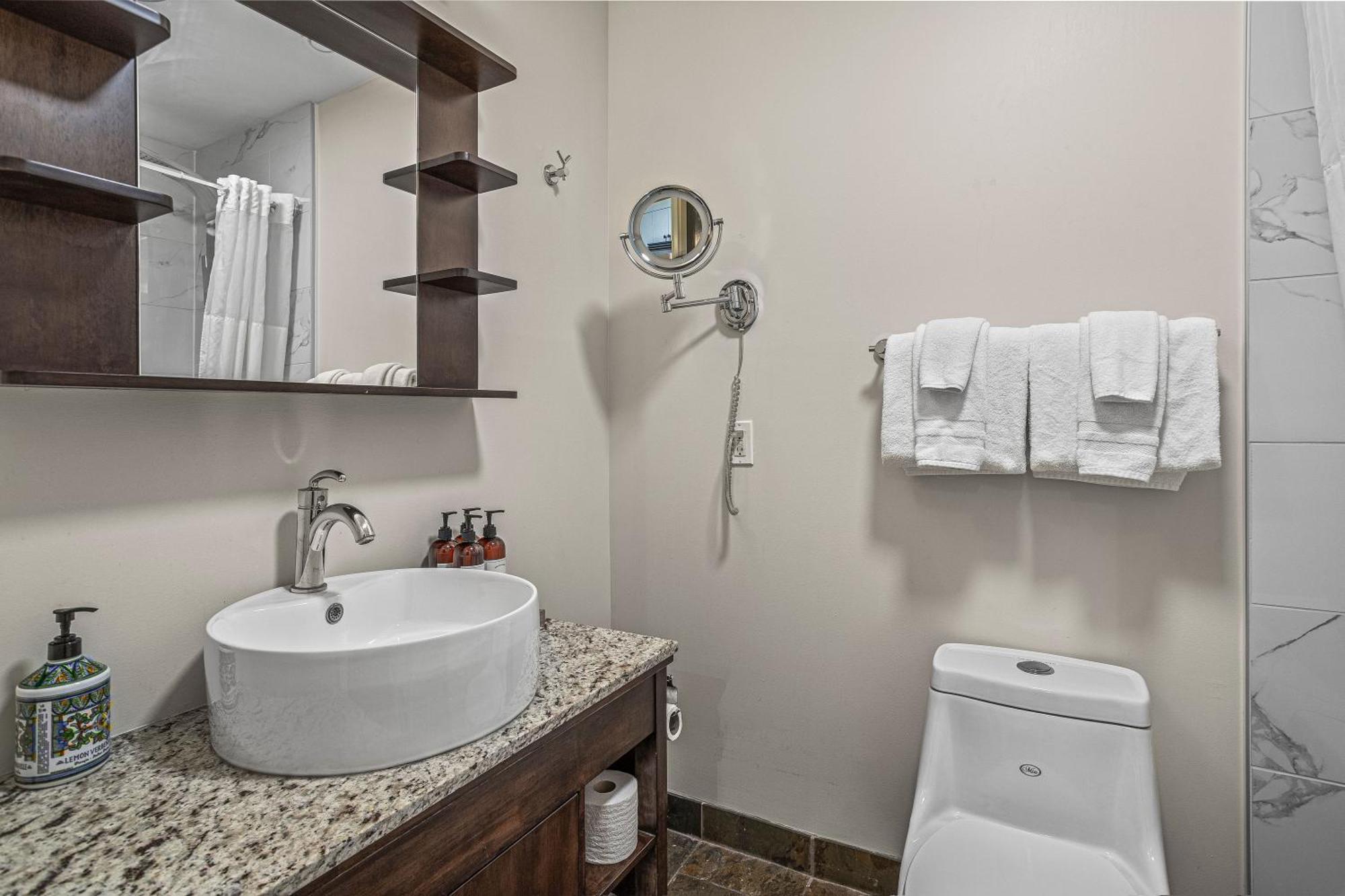Outstanding Mountain Condo Waterslide And Hot Tub Managed By Little Sister Getaways Canmore Exterior photo