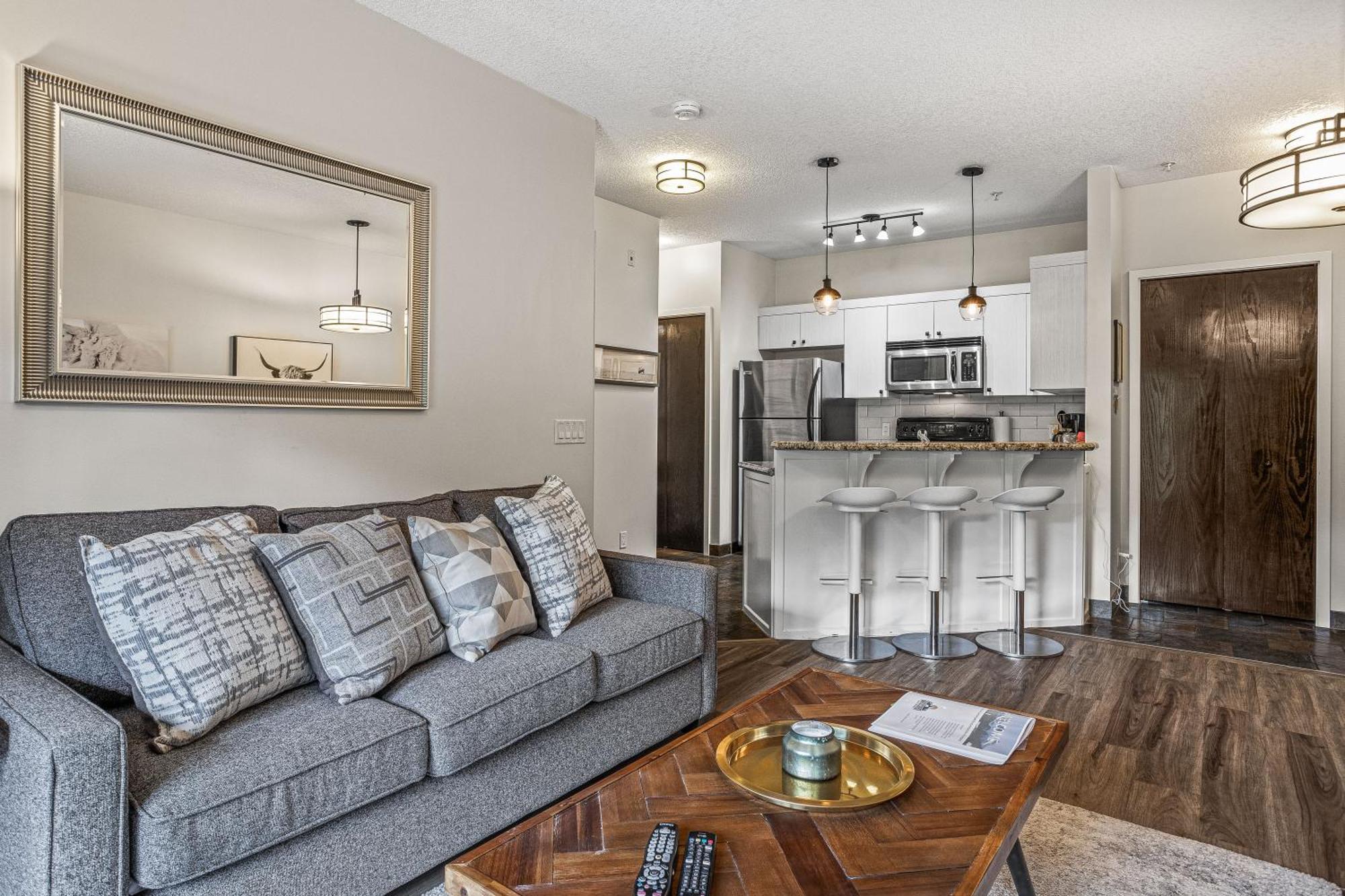 Outstanding Mountain Condo Waterslide And Hot Tub Managed By Little Sister Getaways Canmore Exterior photo