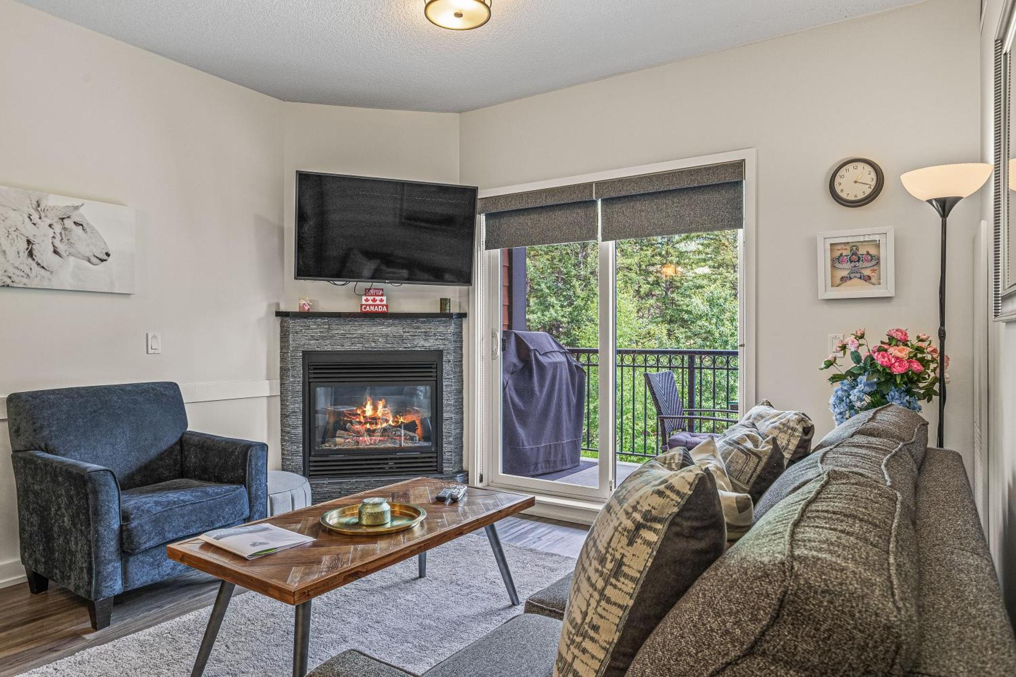 Outstanding Mountain Condo Waterslide And Hot Tub Managed By Little Sister Getaways Canmore Exterior photo