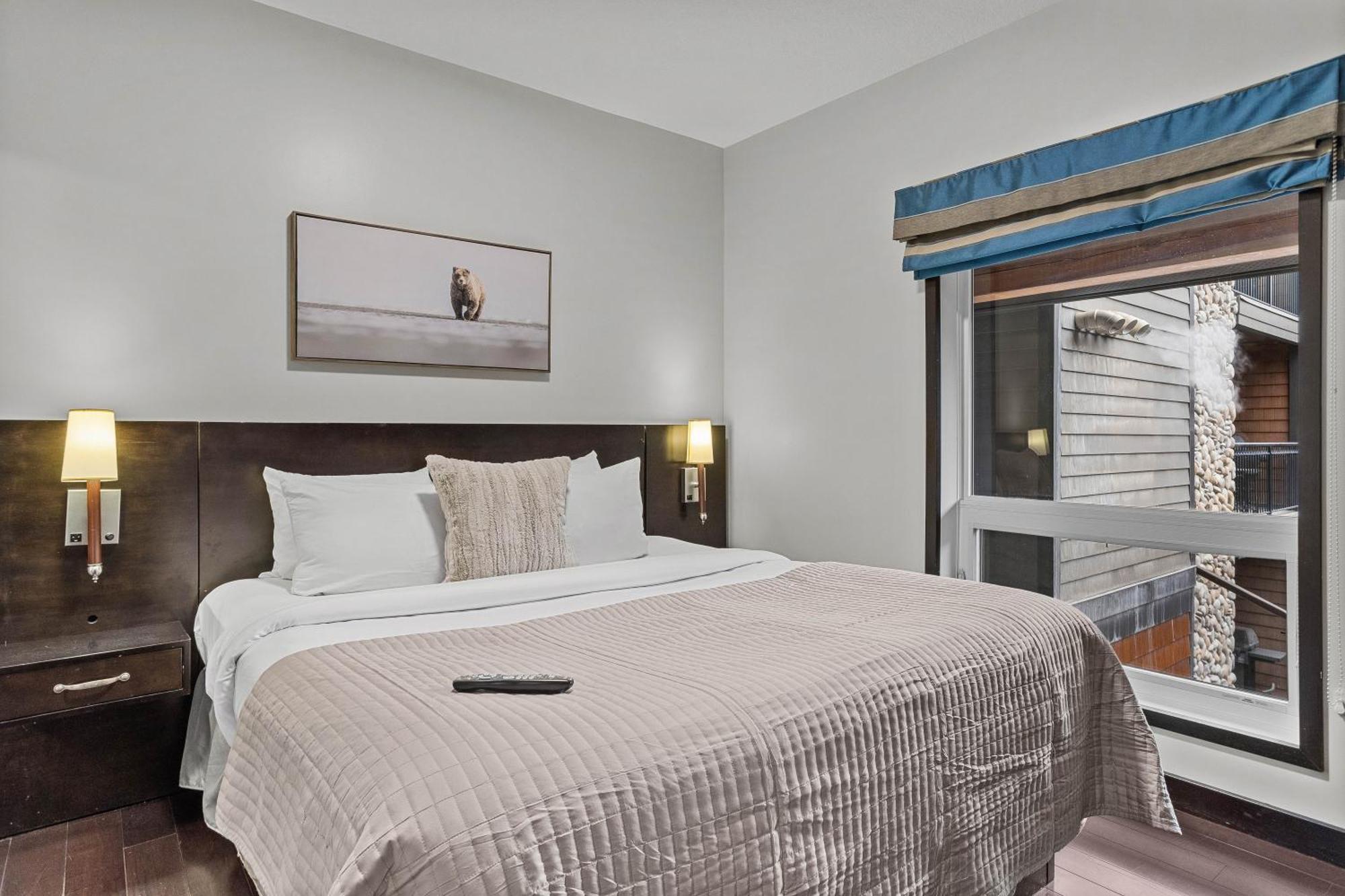 Outstanding Mountain Condo Waterslide And Hot Tub Managed By Little Sister Getaways Canmore Exterior photo