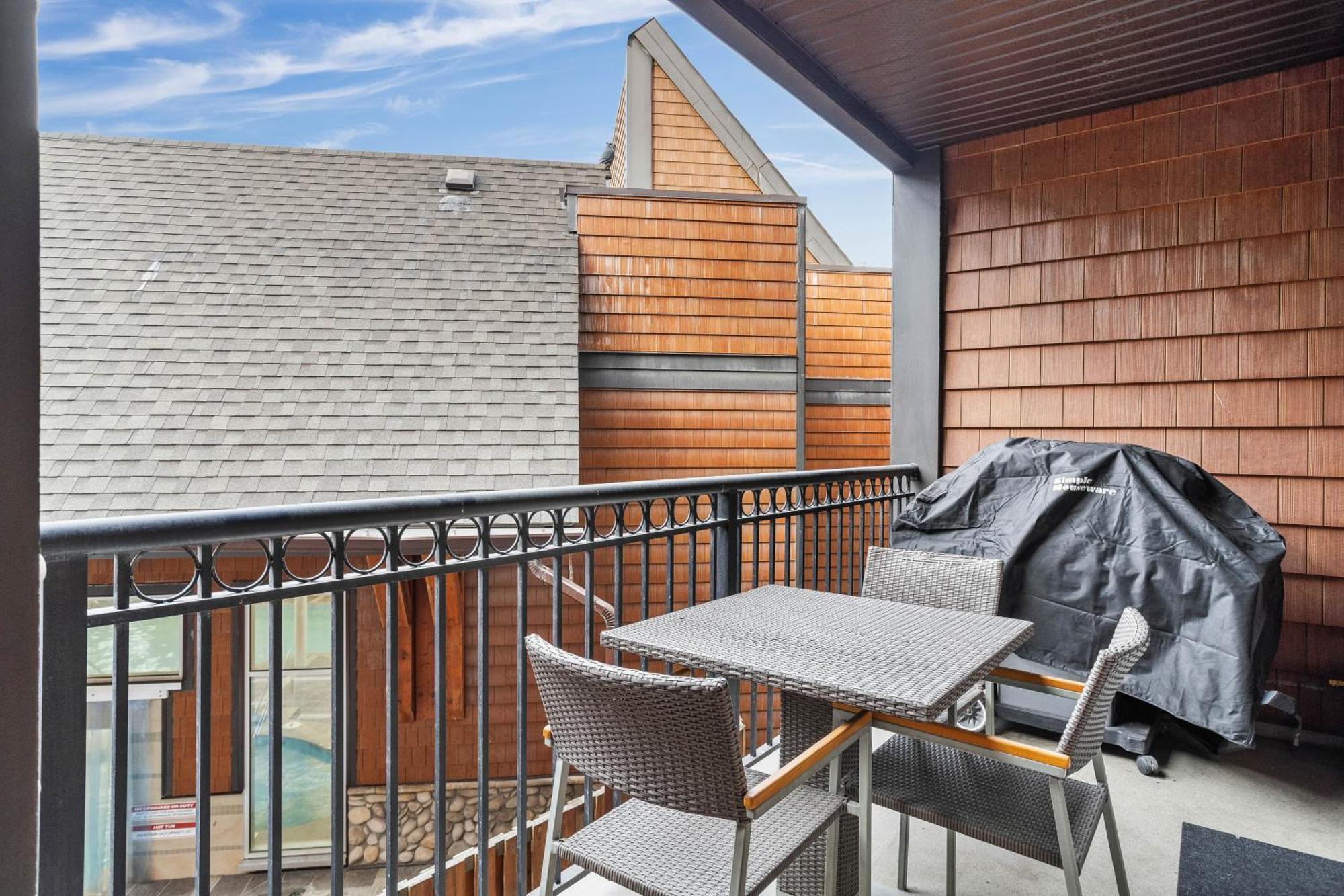 Outstanding Mountain Condo Waterslide And Hot Tub Managed By Little Sister Getaways Canmore Exterior photo
