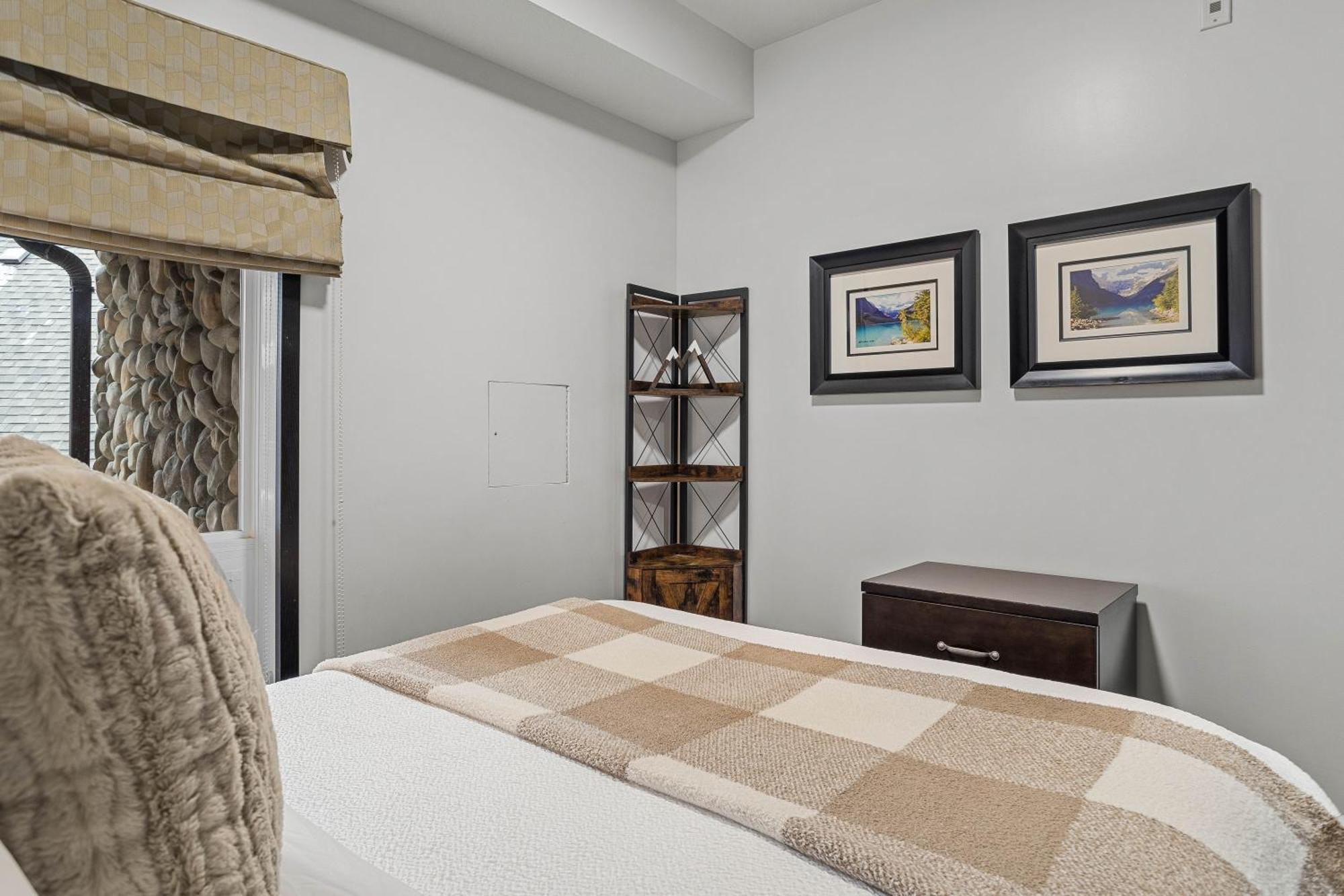 Outstanding Mountain Condo Waterslide And Hot Tub Managed By Little Sister Getaways Canmore Exterior photo