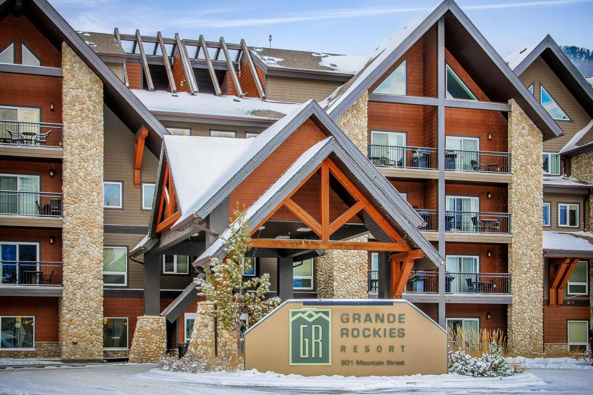 Outstanding Mountain Condo Waterslide And Hot Tub Managed By Little Sister Getaways Canmore Exterior photo