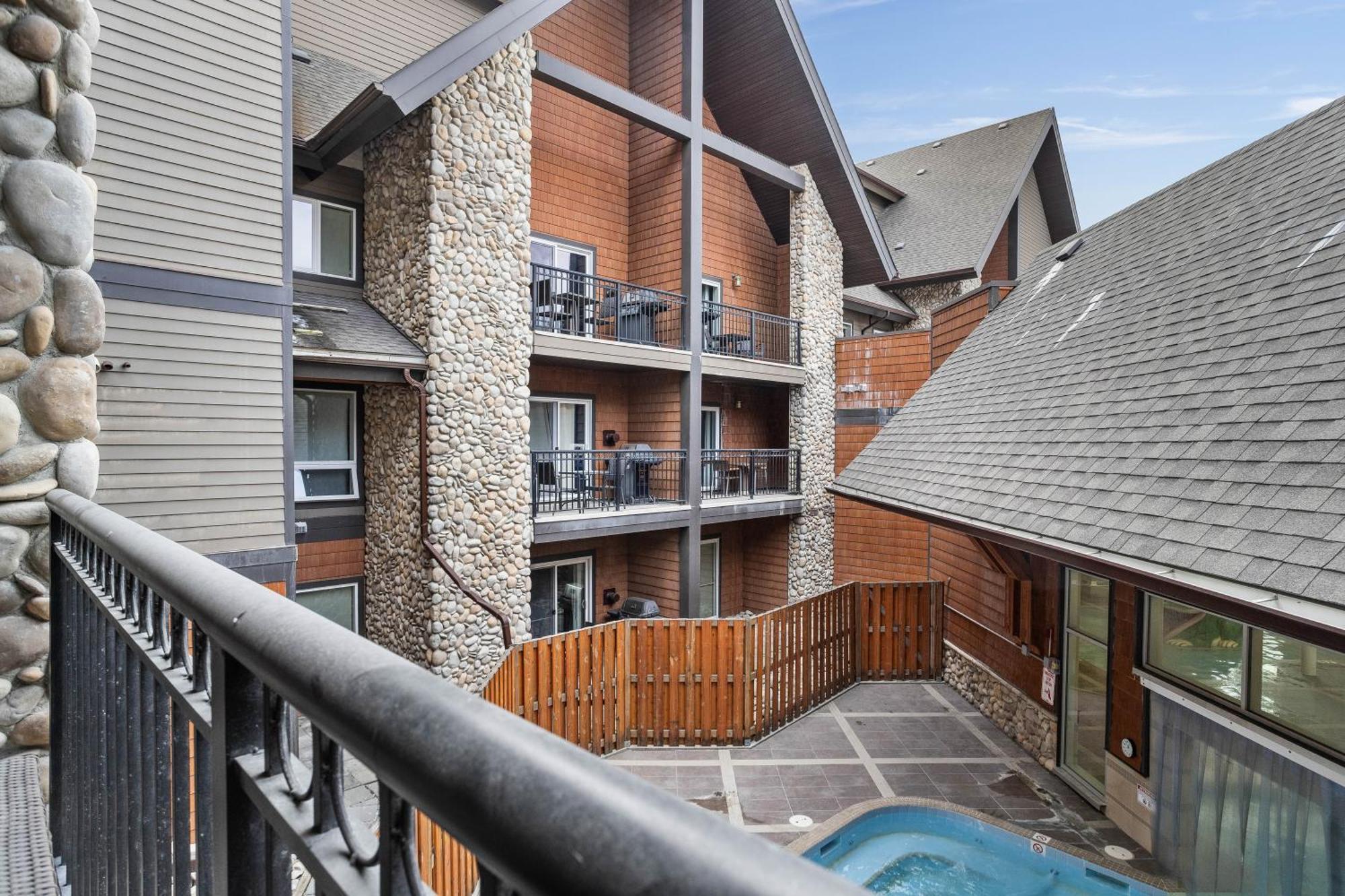 Outstanding Mountain Condo Waterslide And Hot Tub Managed By Little Sister Getaways Canmore Exterior photo