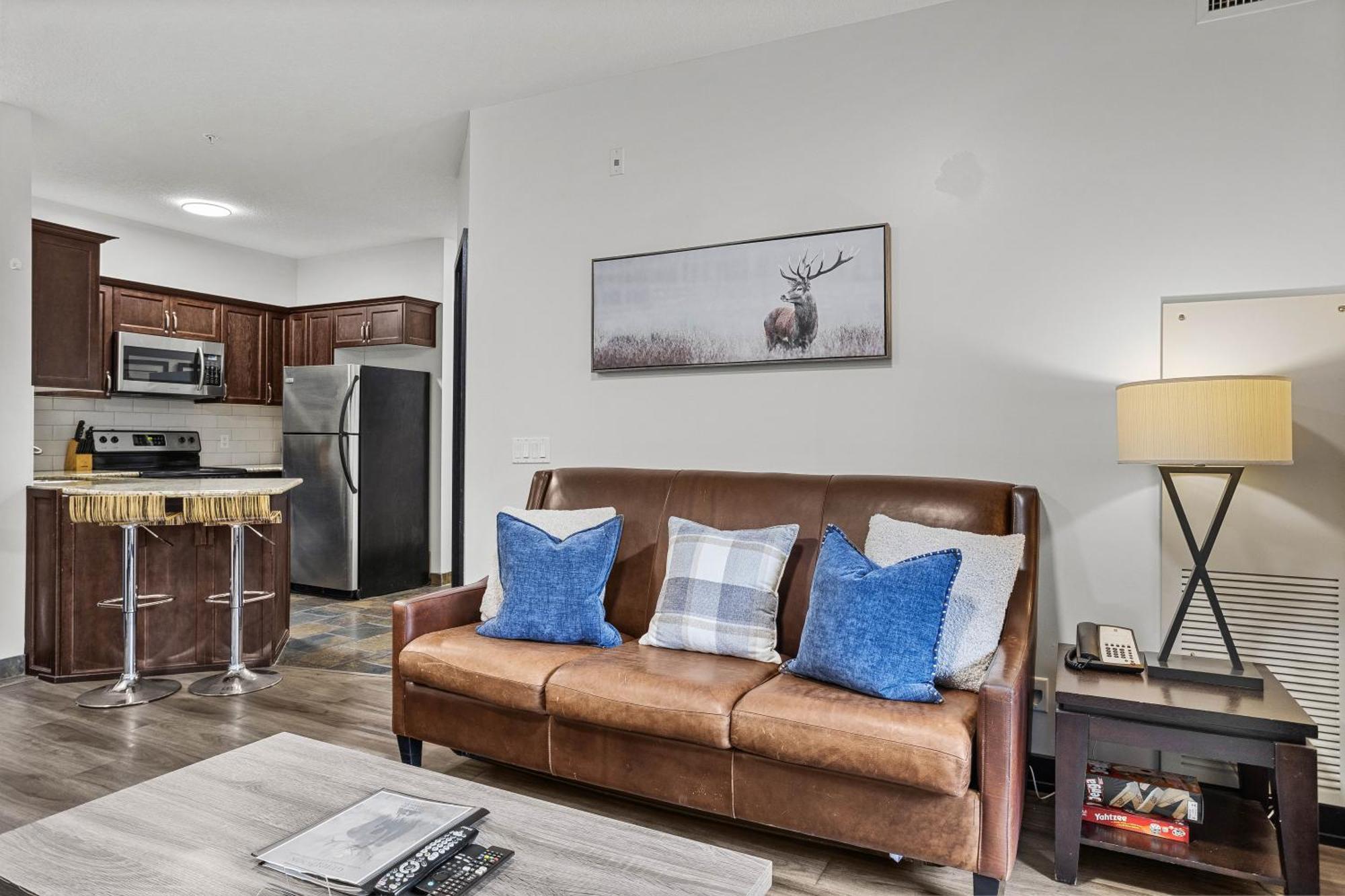 Outstanding Mountain Condo Waterslide And Hot Tub Managed By Little Sister Getaways Canmore Exterior photo